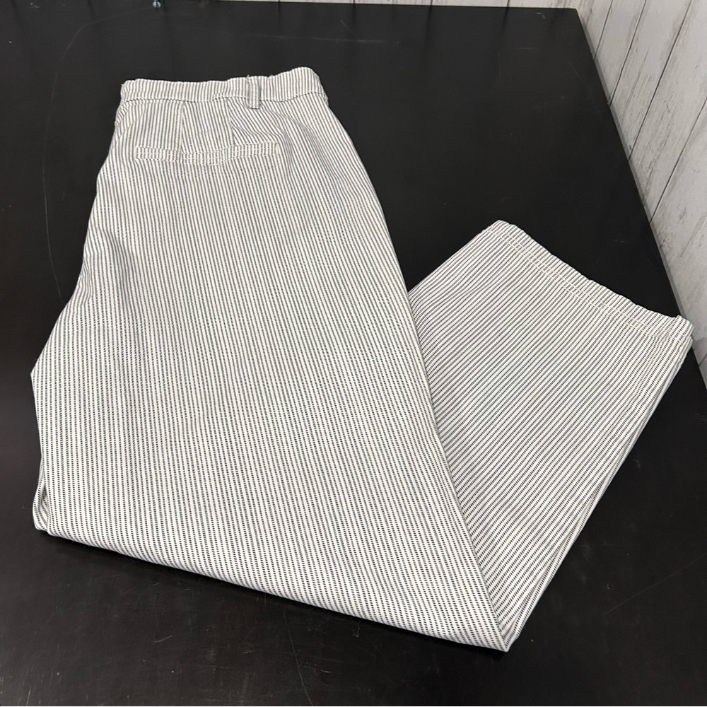 Womens Reitmans Cotton Lightweight Pinstripe Style Cropped Capri Pants Size 12